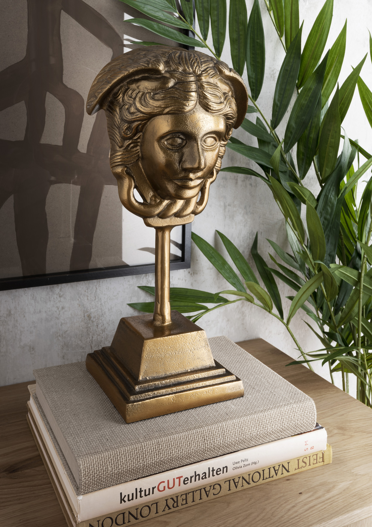 Deko-Figur auf Sockel MEDUSA-2 | Aluminium antik-gold