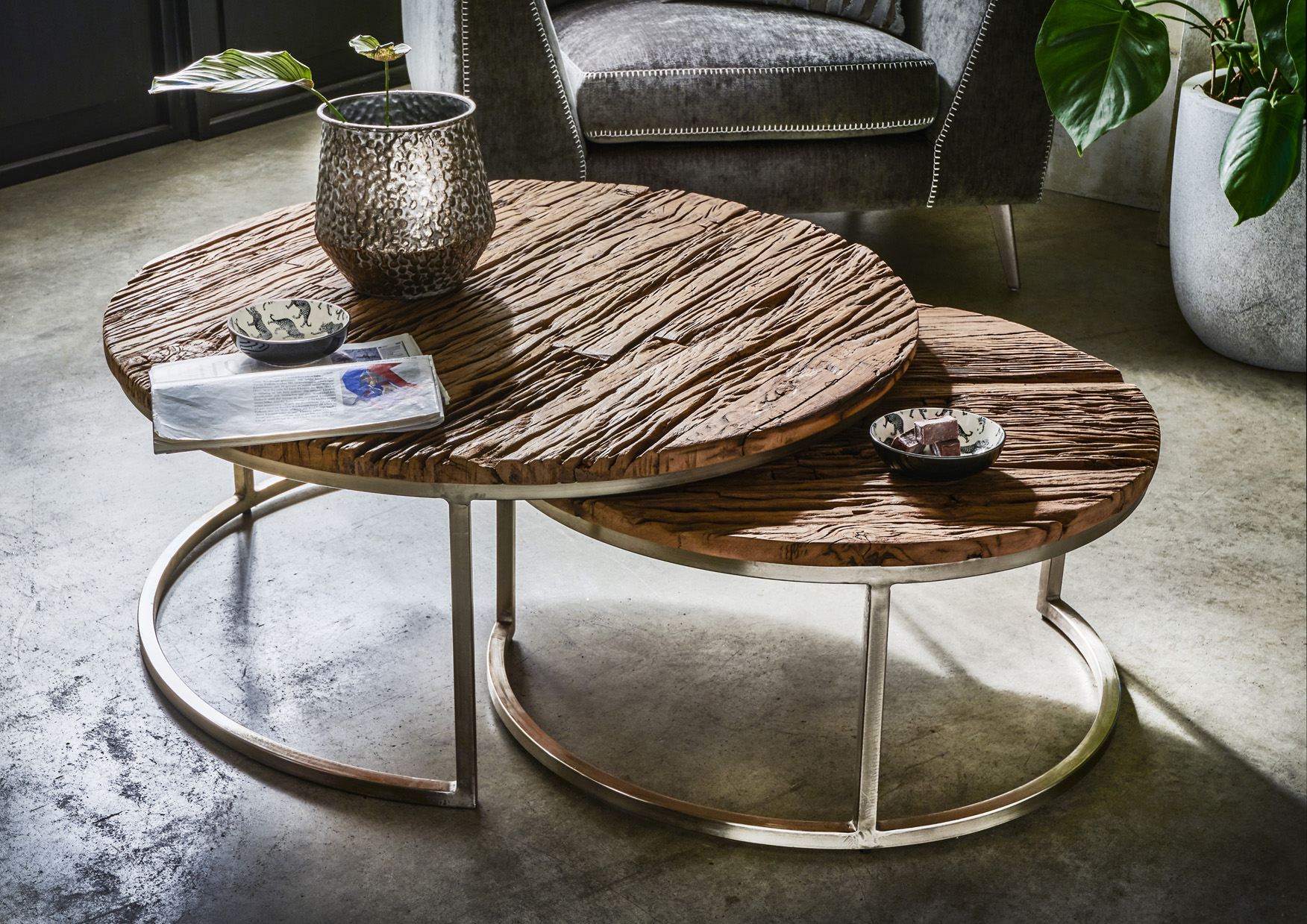 Couchtisch OKA |  2-er Set rund | recyceltes Altholz und Eisen natur