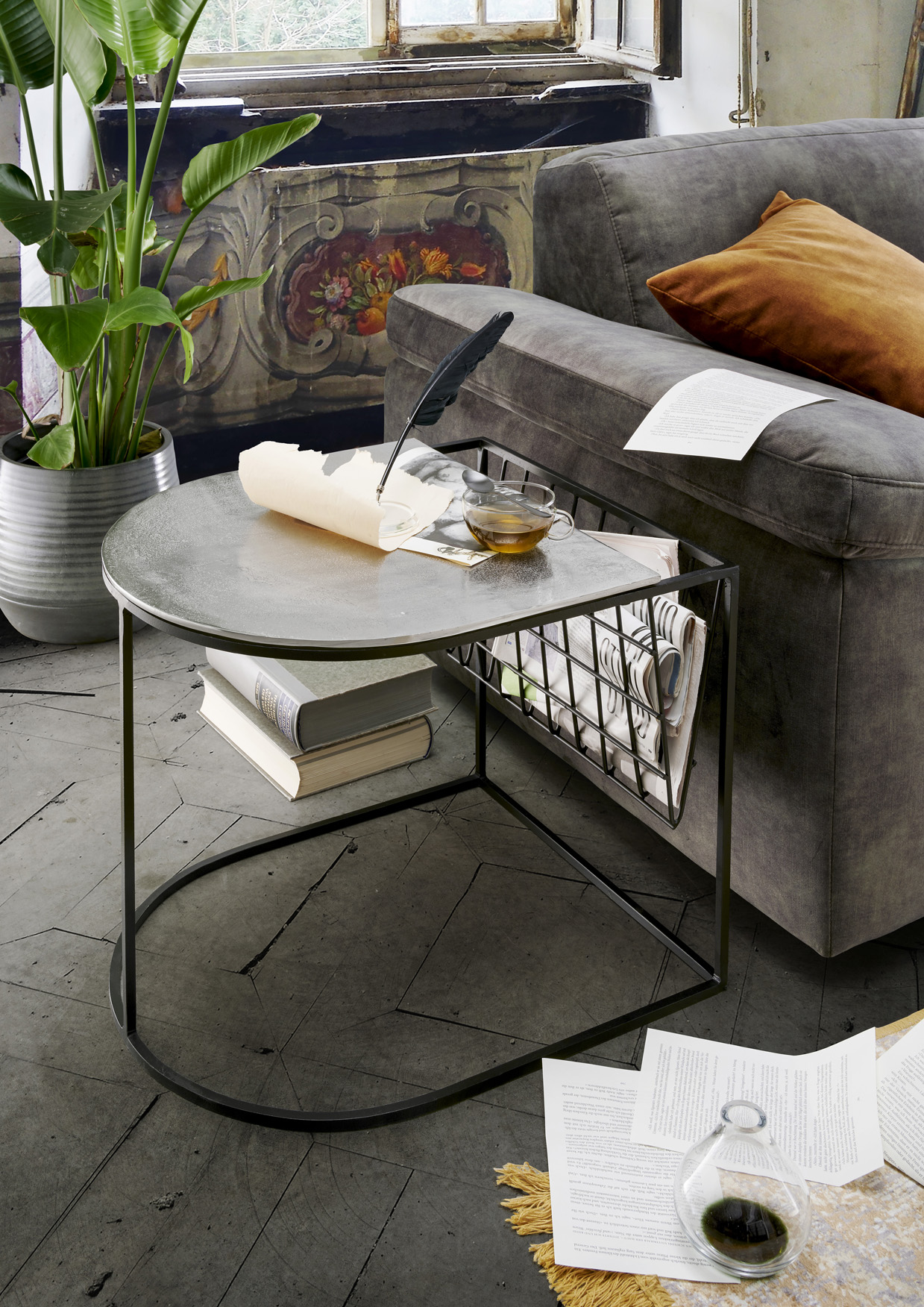 Beistelltisch MALI | Ablage | halbrund 55 x 47 cm |  Metall schwarz l Platte Aluminium silber