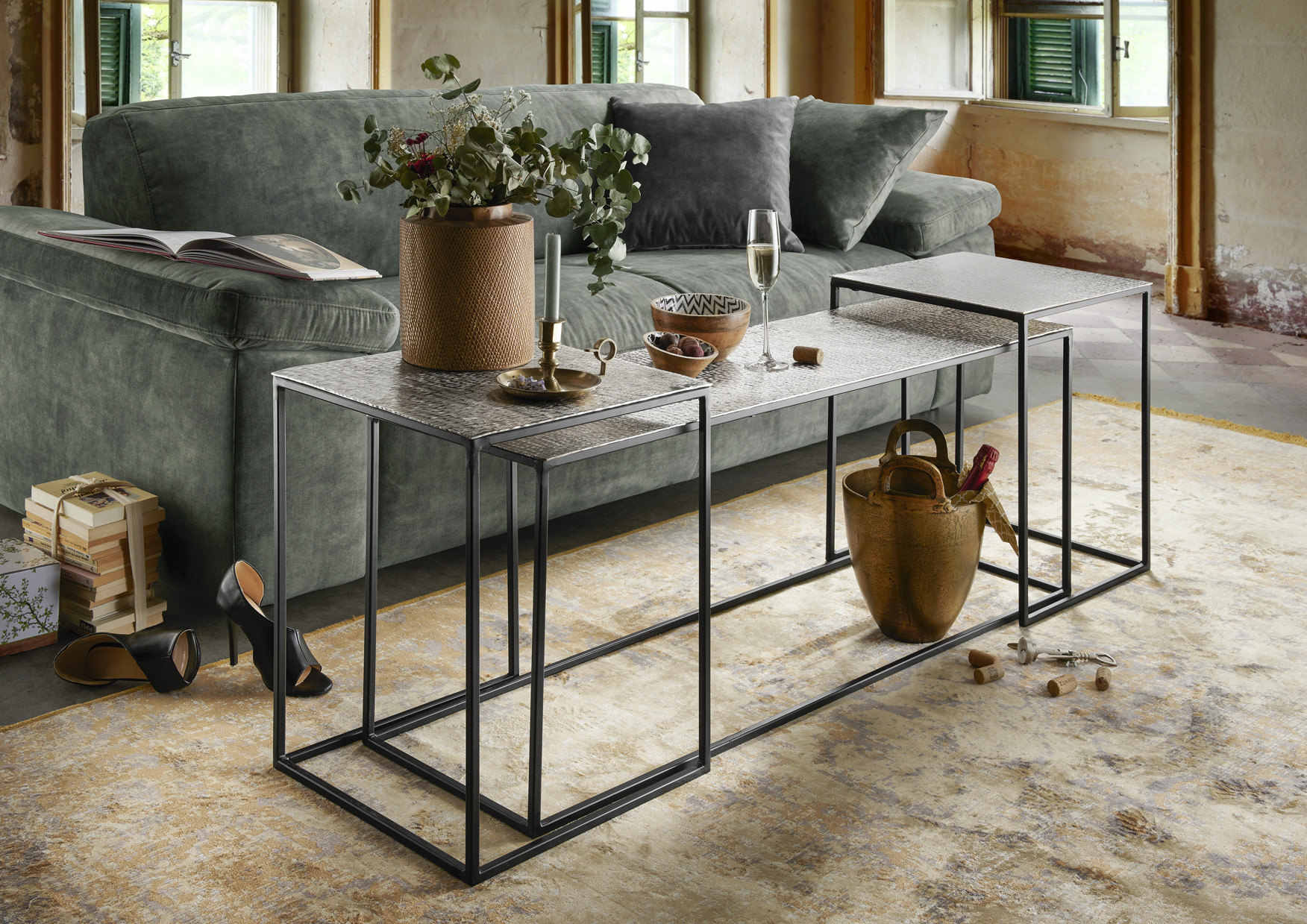 Couchtisch HIP | 3-teilig | Aluminium natur vernickelt | Gestell: Metall mattschwarz
