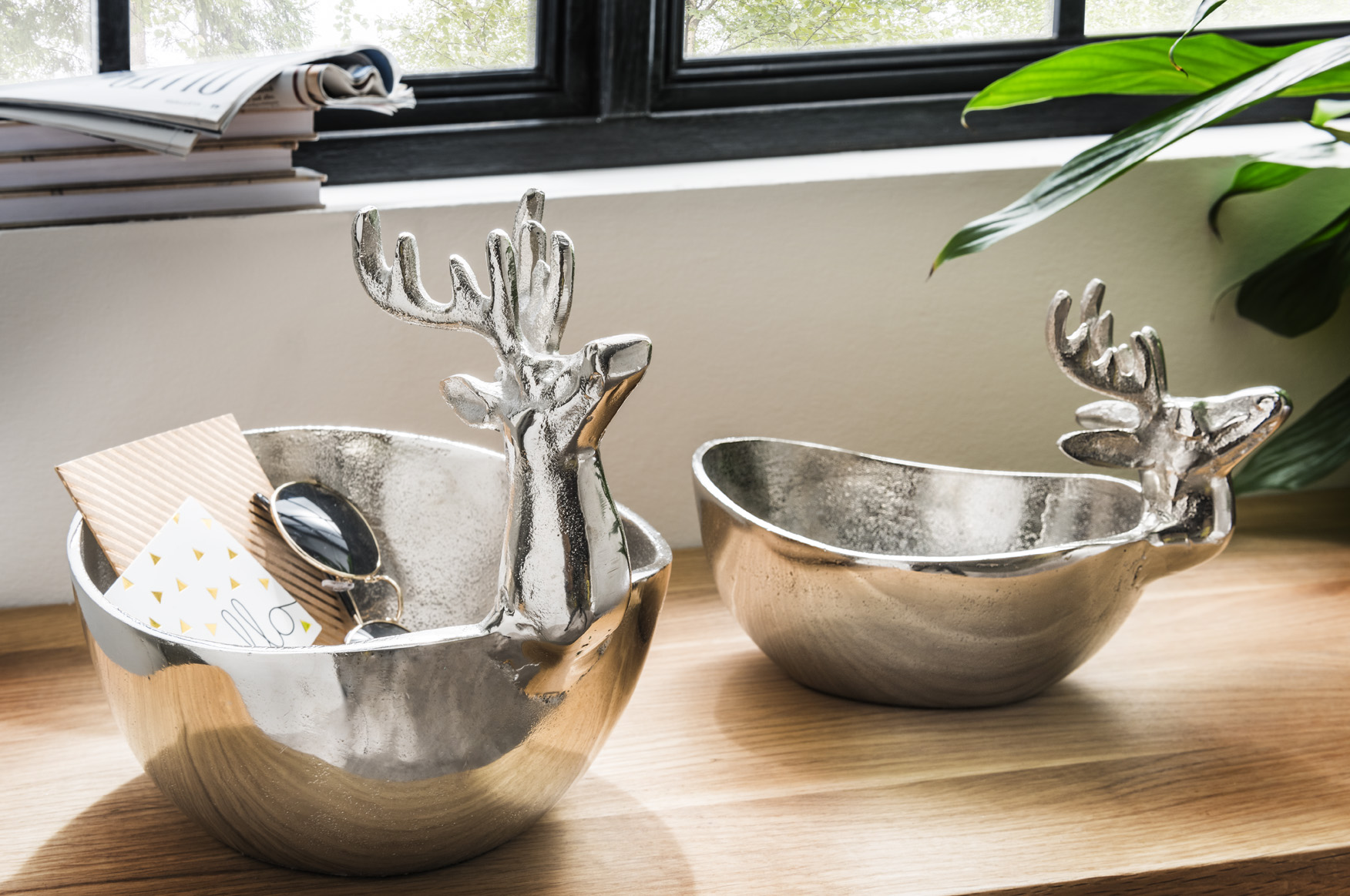 Deko-Schale mit Hirschkopf | Aluminium natur vernickel | 29 cm / 23 cm hoch