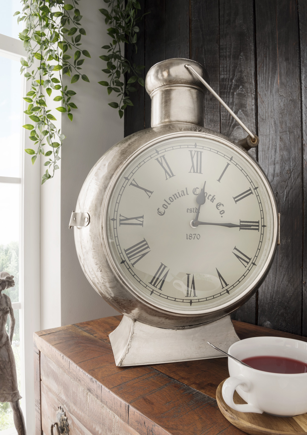 Standuhr aus Metall