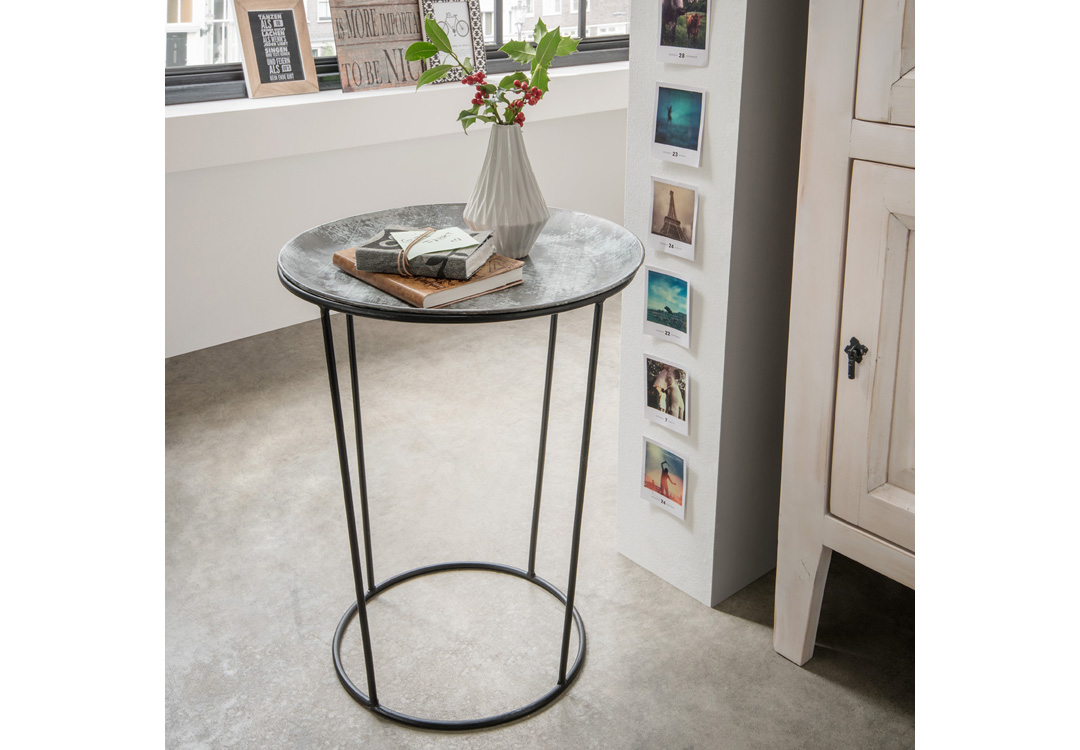 Beistelltisch in matt-schwarz vintage