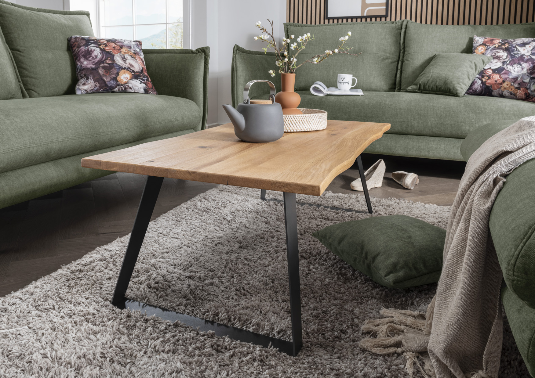Couchtisch CHARLIE | 110 x 60cm | Wildeiche massiv Baumkante | Metall schwarz