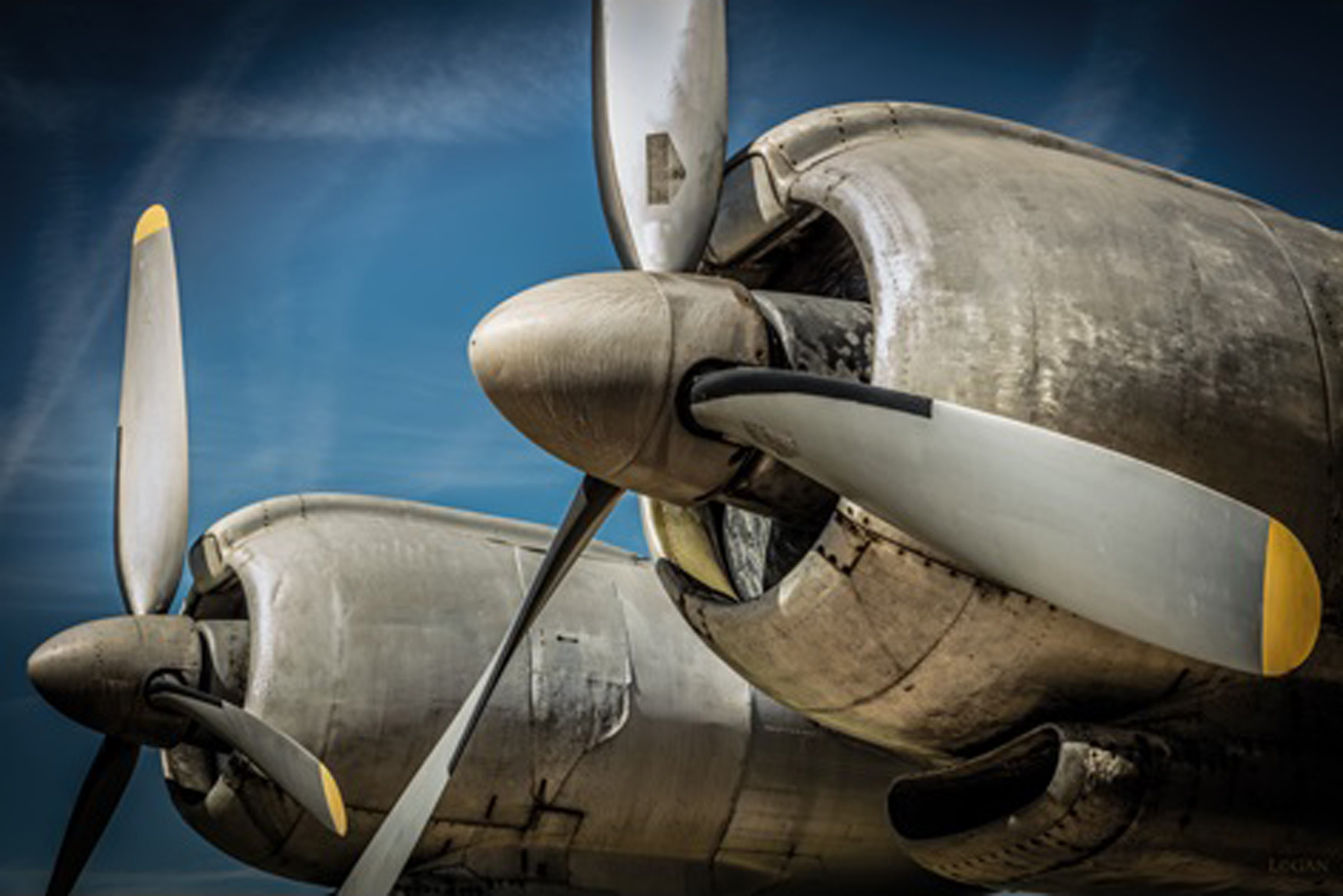 Wandbild MondiArt | LOGAN AIRPLANE | AluArt glänzend | XXL: 300 x 200 cm