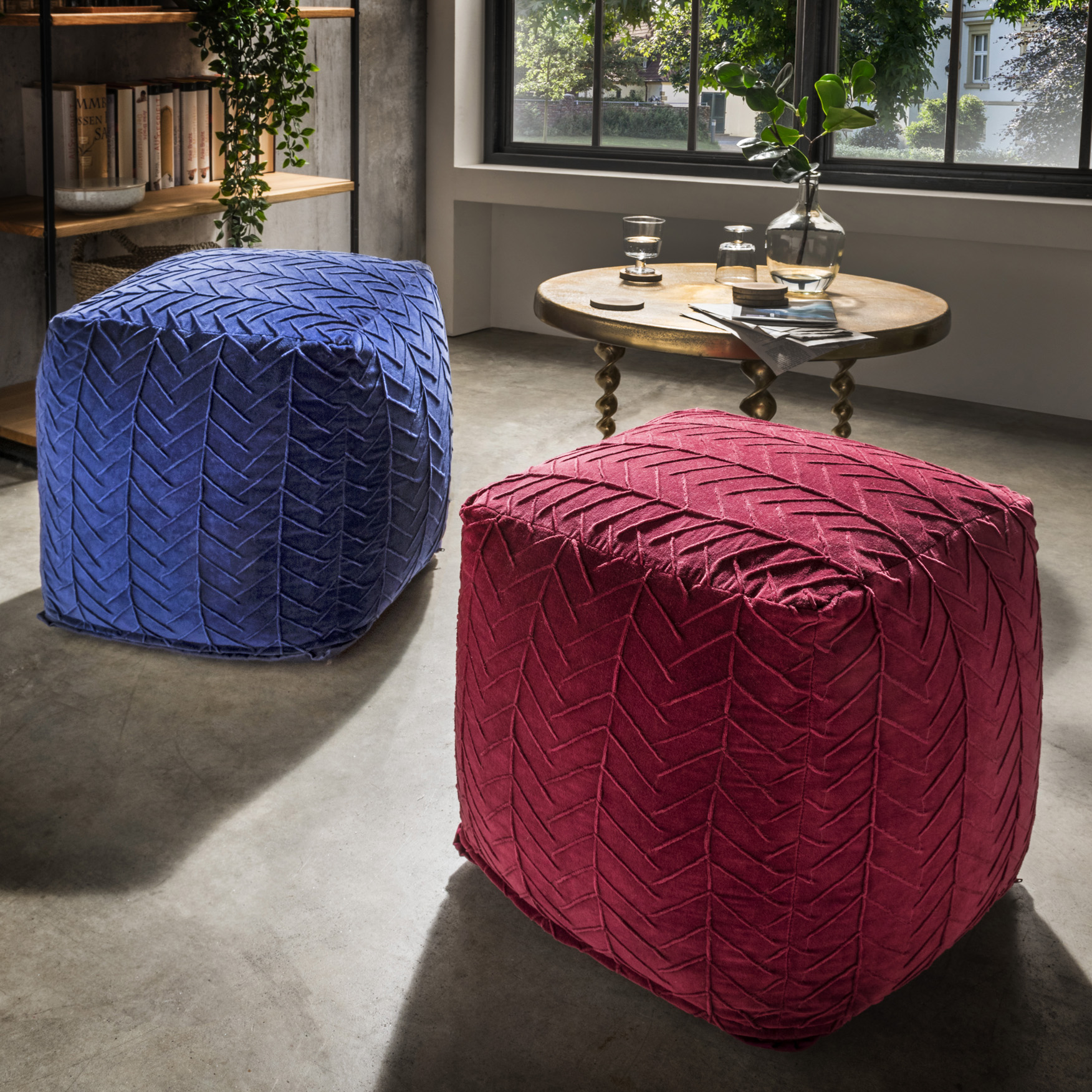 Sitzhocker / Pouf MICHELLE | Samt dunkelblau | mit Keder | Füllung Styropor | 45 x 45 x 45 cm