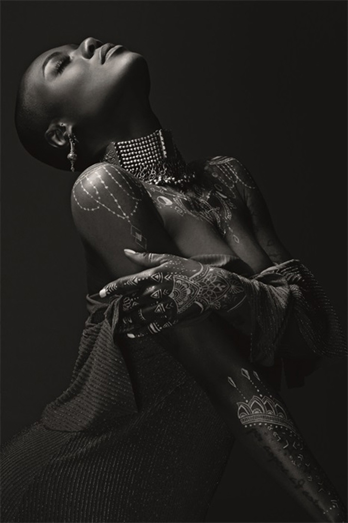 Wandbild MondiArt | BLACK WOMAN WITH BODYART | AluArt glänzend | L: 120 x 180 cm