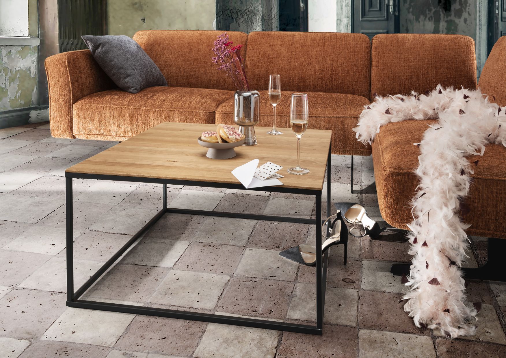 Couchtisch MALU | eckig 75 x 75 cm | Wildeiche massiv | schwarzes Metall